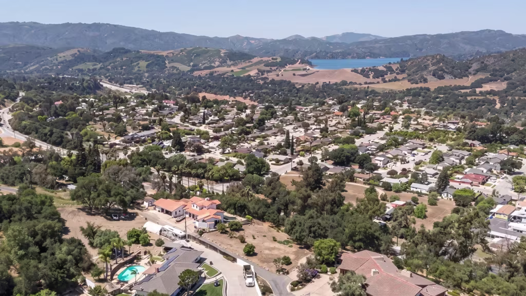 Oak View's hillside valley community gathers around a reservoir in this aerial panorama
